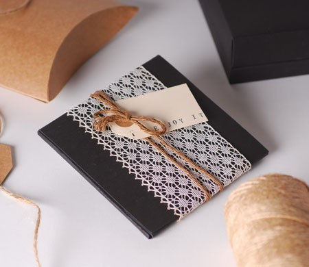 Delicada Caja para CD con Lazo de Puntilla Delicada Caja para CD con Lazo de Puntilla