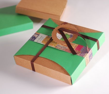 Caja Vintage con Faja y Lazo de Raso