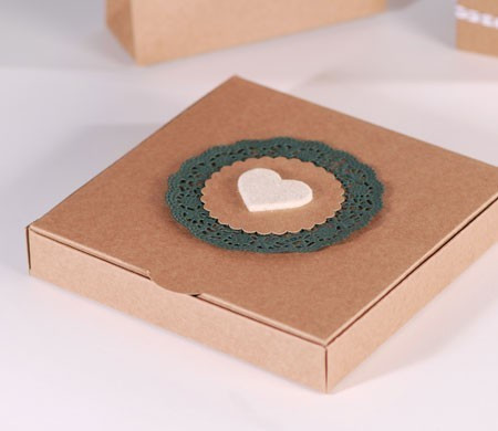 Caja con Corazón en Fieltro para Pañuelos y Complementos