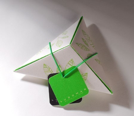 Caja triangular impresa