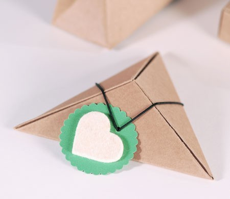 Cajita triangular para regalo