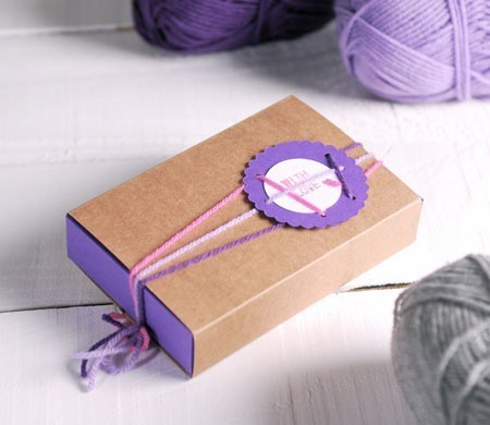 Caja Bicolor Decorada con Lanas