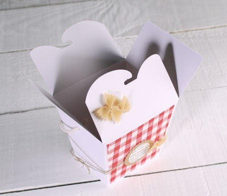 Caja de Regalo Decorada con Pasta