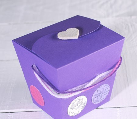 Caja de Regalo Decorada con Lanas