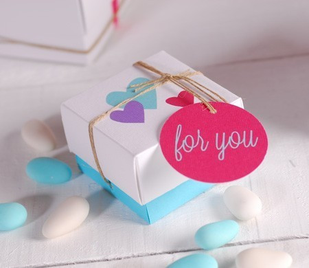 Cajita impresa con corazones