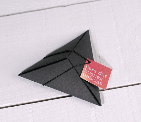 Caja triangular para regalar