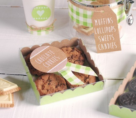 Caja de Galletas Verde Decorada con una Pegatina