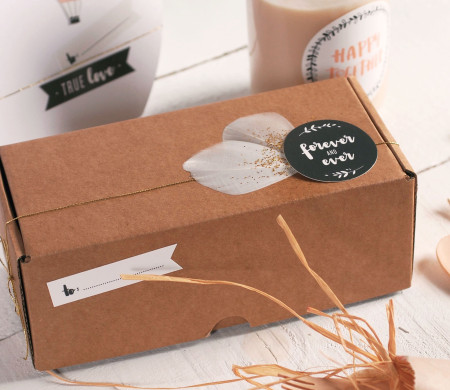 Caja Regalo con Plumas, para San Valentín Caja Regalo con Plumas, para San Valentín