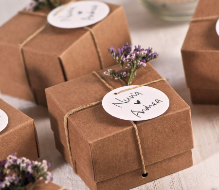 Cajita kraft para detalles...