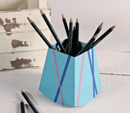 Cubilete de cartón decorado