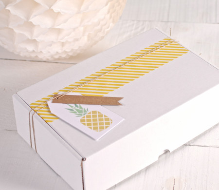 Caja Tropical con Etiqueta Piña y Washi Tape Amarillo