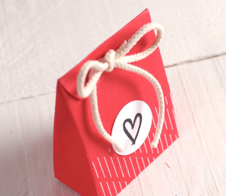 Bolsita roja con corazón