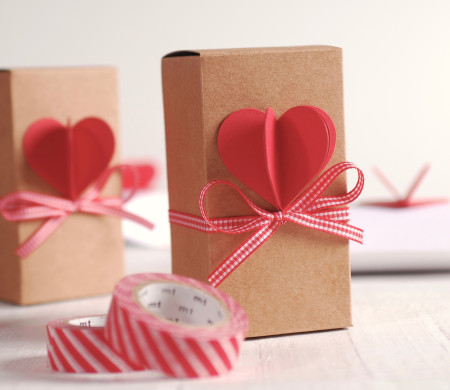 Caja alargada con corazón...