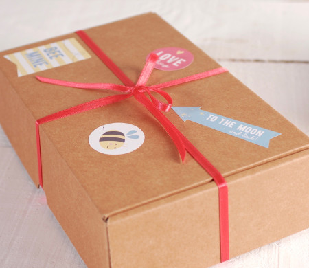 Cajita con Adhesivos para Regalos