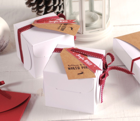 Caja cuadrada de regalos para Navidad