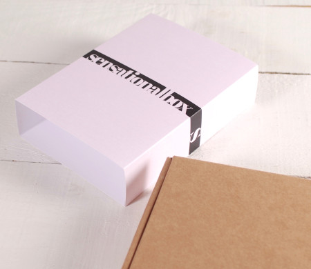 Caja con faja mínimal