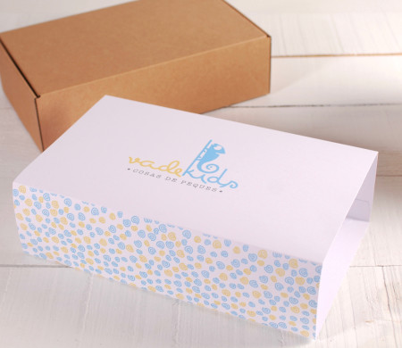 Caja grande con faja para regalos Caja grande con faja para regalos