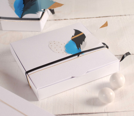 Caja de regalos plana decorada