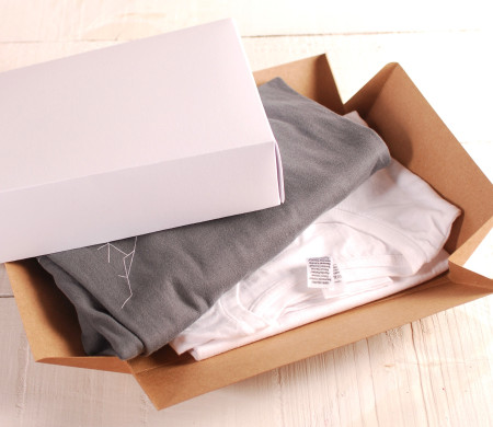 Caja cuadrada decorada