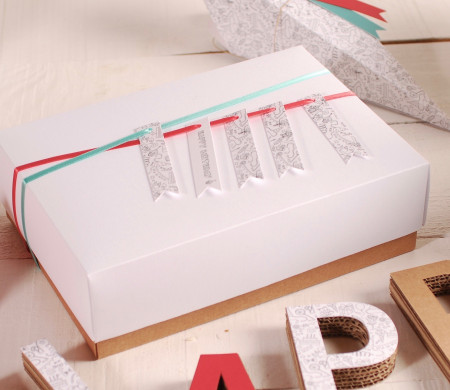 Caja cuadrada decorada