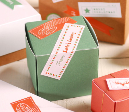 Caja cuadrada decorada para Navidad