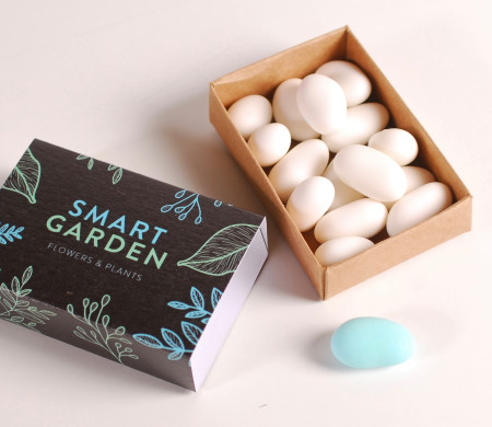 Caja negra con estampado de flores