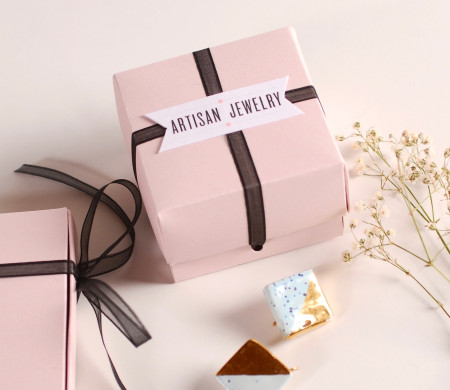 Caja para joyas con lazo