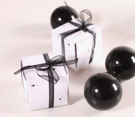 Caja navideña para regalar cosméticos