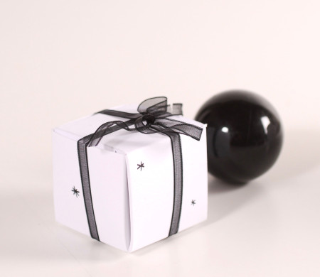 Caja navideña para regalar cosméticos