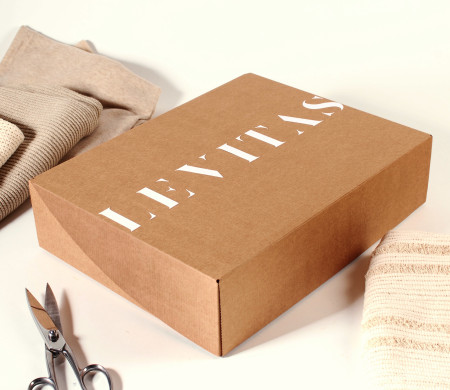 Caja de ropa para envío cartón kraft