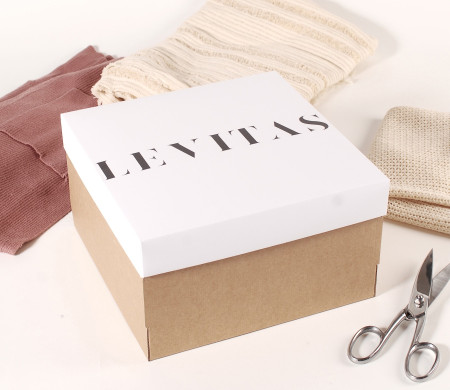 Caja grande microcanal para ropa o sombreros