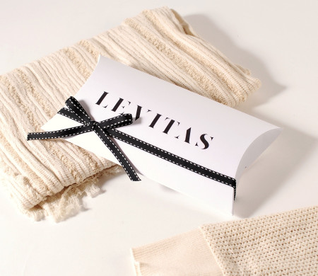 Caja regalo de cartulina para accesorios