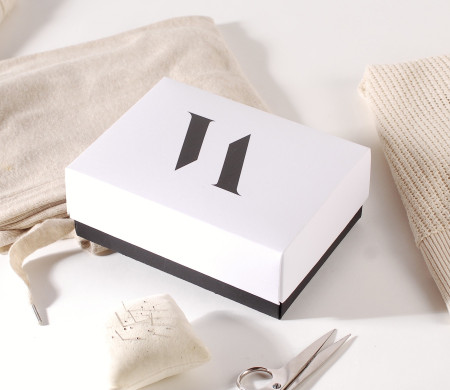 Caja de cartulina para camisas con topa