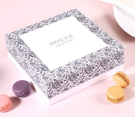Caja cuadrada con tapa para macarons.