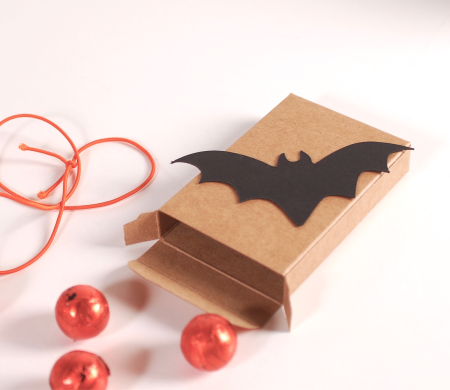 Caja murcielago de cartón para chucherías de Halloween