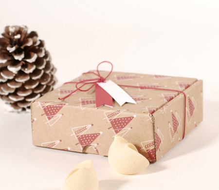 Caja navideña de cartón para regalos de pequeñas dimensiones Caja navideña de cartón para regalos de pequeñas dimensiones