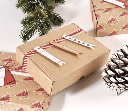 Caja de envío barata con decoración navideña