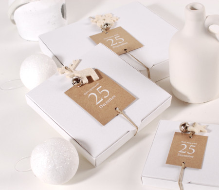 Caja de cartón navideña con mensaje especial Caja de cartón navideña con mensaje especial