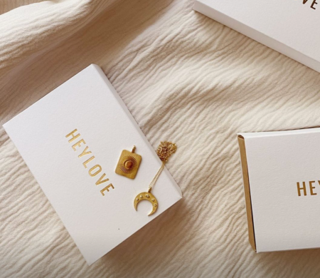 Caja de cartulina para joyas de la marca HEYLOVE