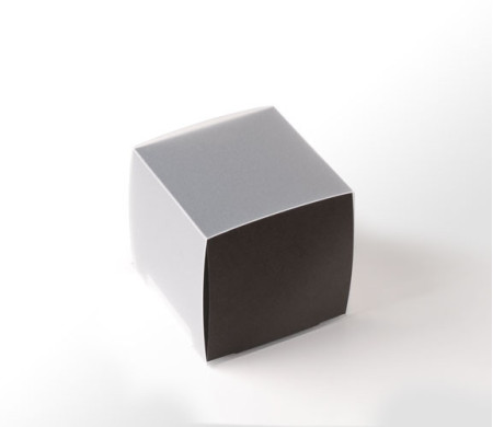 Caja de Cartón para Pequeños Regalos en Forma de Cubo
