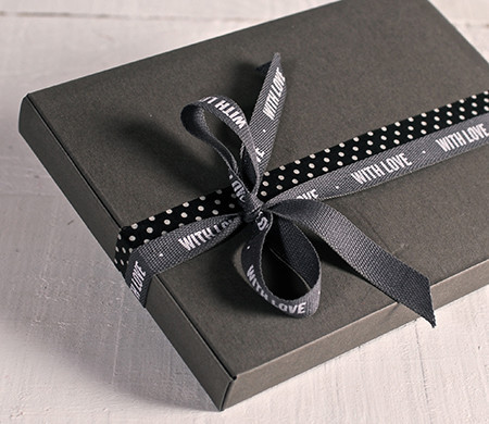 Caja gris para fotos