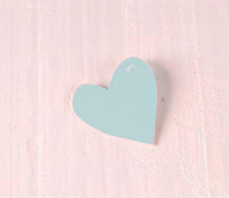 Corazón irregular de cartón para colgar. Kit de 10 ud