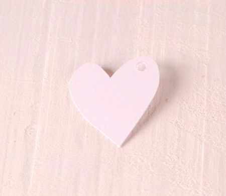 Corazón irregular de cartón para colgar. Kit de 10 ud