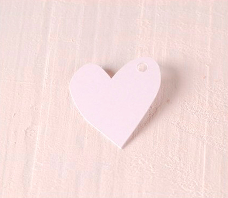 Corazón irregular de cartón para colgar. Kit de 10 ud
