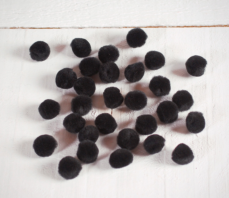 Pompones Blancos o Negros