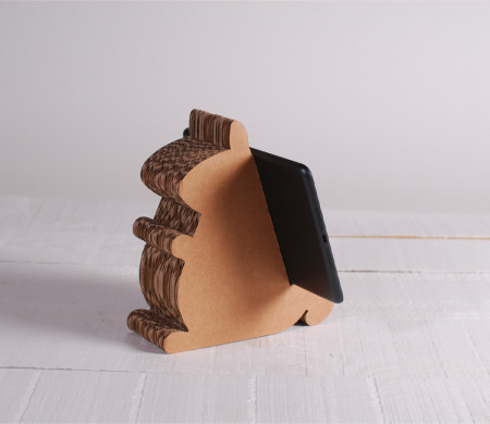 Soporte para iPad de cartón con forma de ardilla