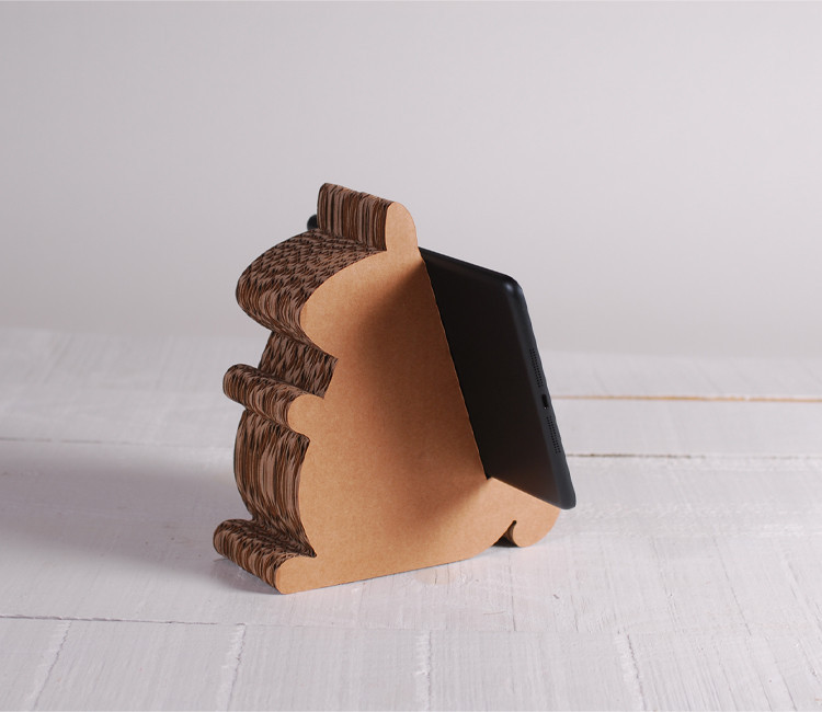 Soporte para iPad de cartón con forma de ardilla Soporte para iPad de cartón con forma de ardilla