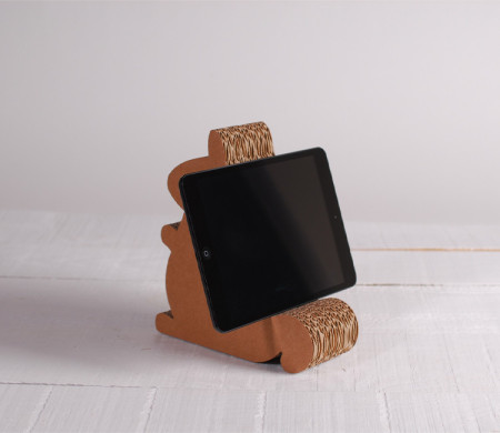 Soporte para iPad de cartón con forma de ardilla