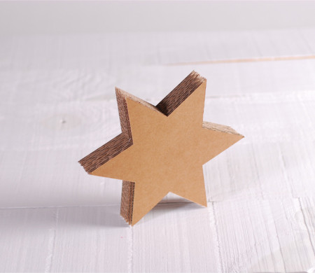 Estrella de cartón con un toque handmade