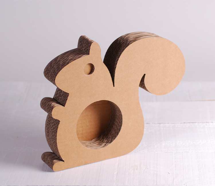 Ardilla de cartón para decorar